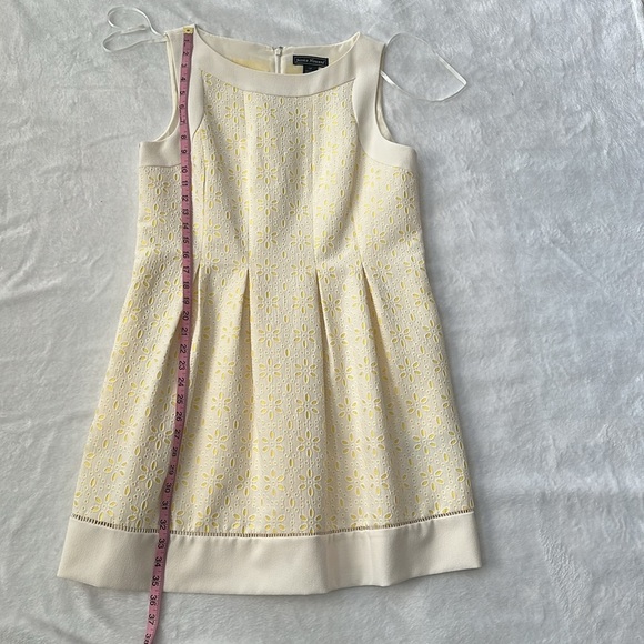 Women Plus Size Sleeveless Eyelet Flowers Pleated Butter Yellow Midi Dress 14P - Picture 6 of 11